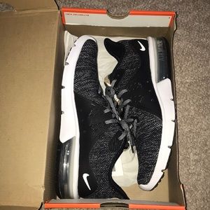 Brand new -- Nike Air Max sequent 3
